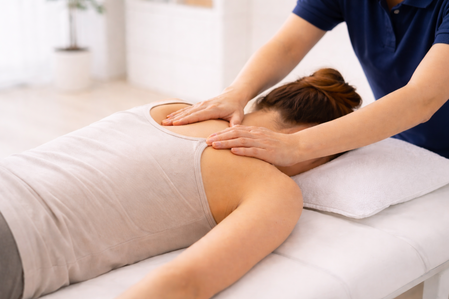 Manuelle-Therapie-im-oberen-Ruecken